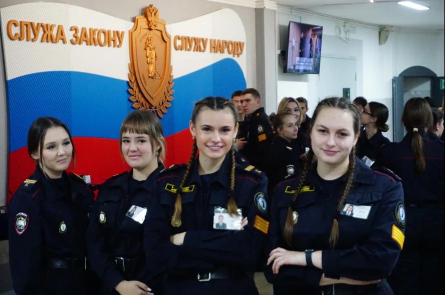 Выставка в колледже полиции