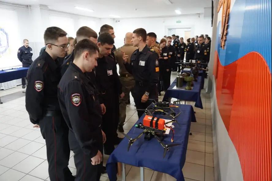 Выставка в колледже полиции