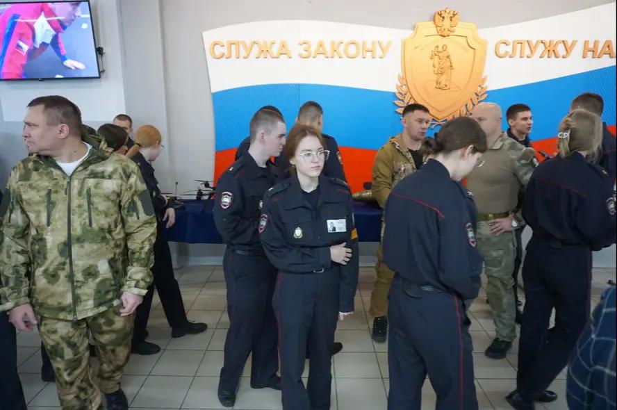 Выставка в колледже полиции
