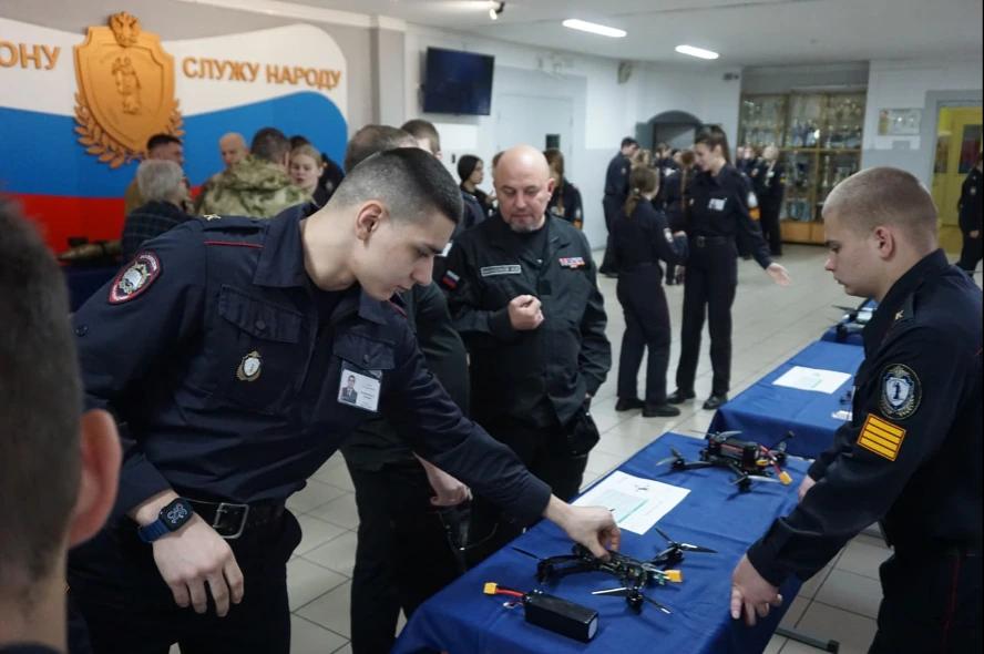 Выставка в колледже полиции